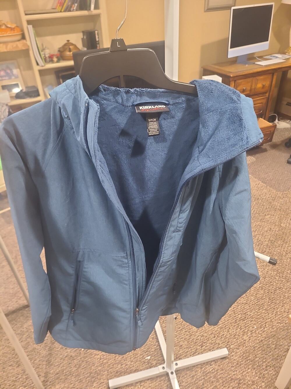 NWT Kirkland Signature Womens Softshell Jacket(Teal Heather ,Small)